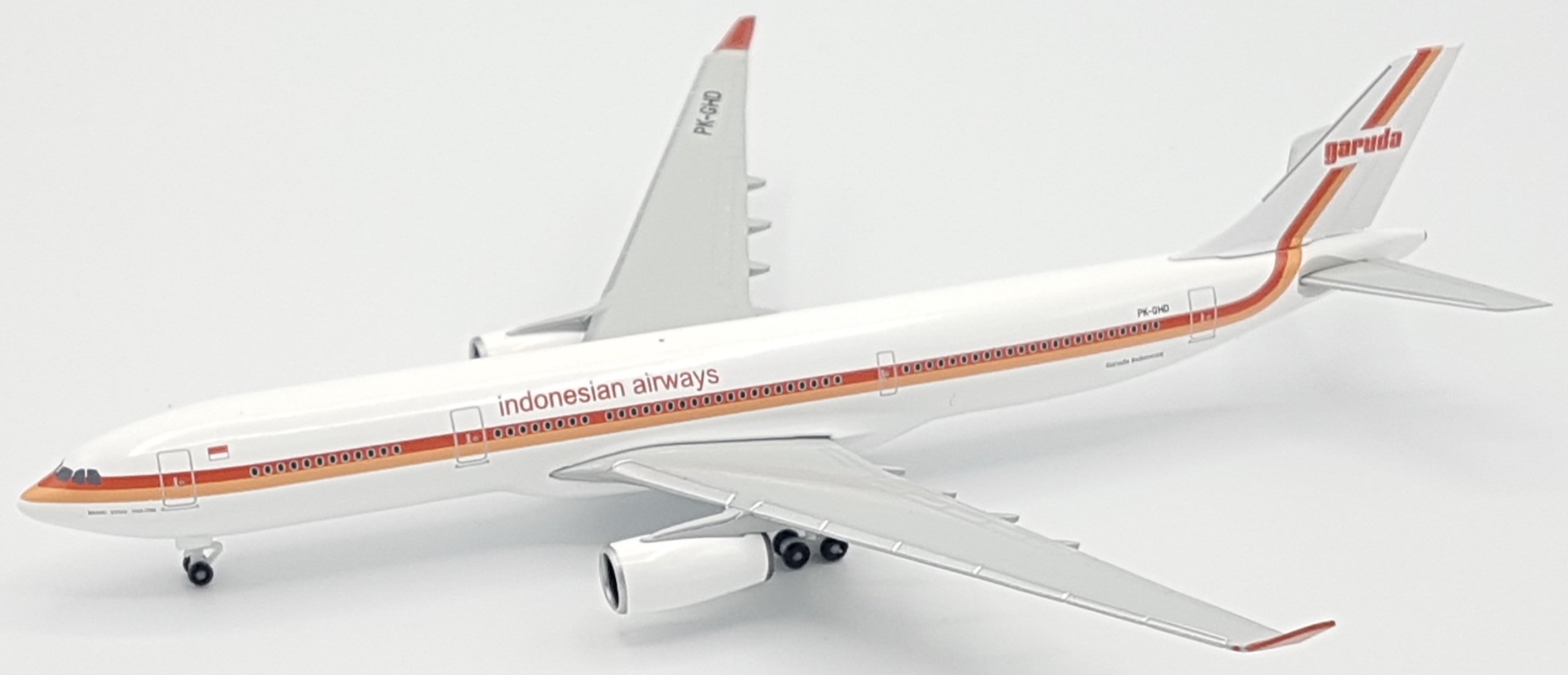 Airbus A330-300 Garuda Indonesia 70th Retro colors