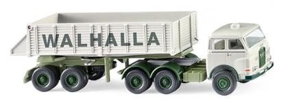 Man Pausbacke 1960 met oplegger "Walhalla"